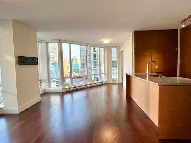 Apartment for sale in Vancouver, Vancouver West, 1107 565 Smithe Street, 263163571 | Realtylink.org