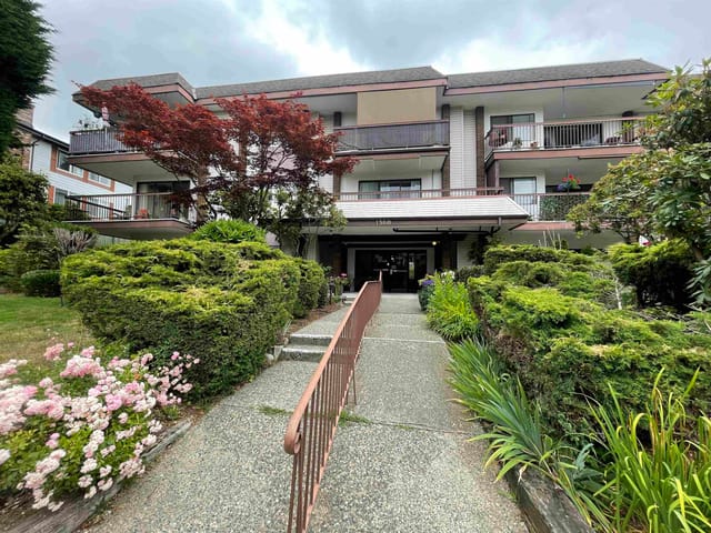 Apartment for sale in White Rock, South Surrey White Rock, 106 1360 Martin Street, 263163585 | Realtylink.org