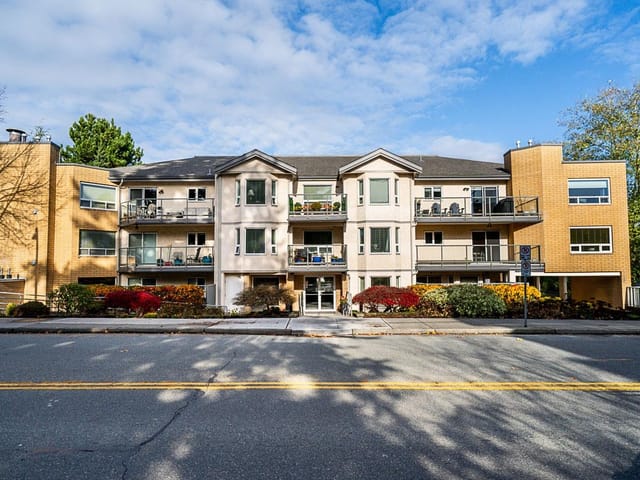Apartment for sale in Surrey, South Surrey White Rock, 212 15255 18 Avenue, 263164004 | Realtylink.org