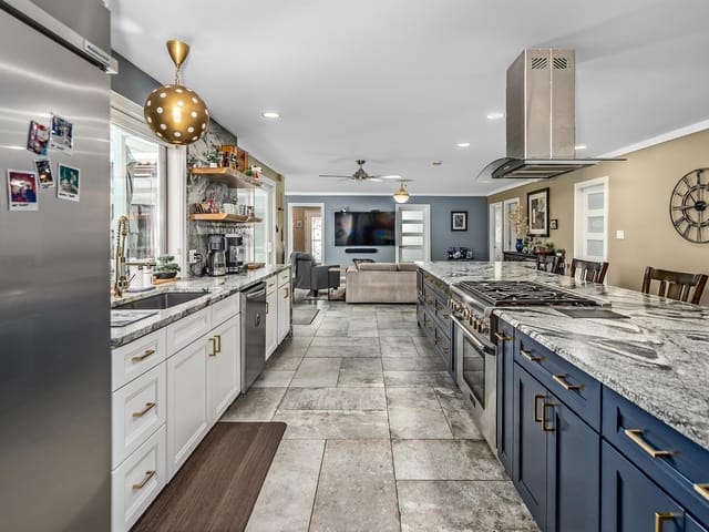 House for sale in Harrison Hot Springs, Harrison Lake, 485 Naismith Avenue, 263165512 | Realtylink.org
