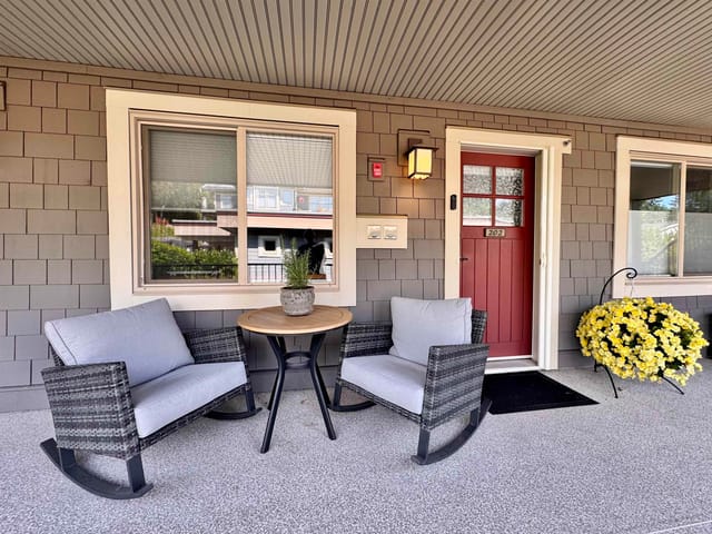 Apartment for sale in Gibsons, Sunshine Coast, 202 414 Gower Point Road, 263165564 | Realtylink.org