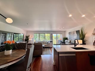 Apartment for sale in Gibsons, Sunshine Coast, 202 414 Gower Point Road, 263165564 | Realtylink.org