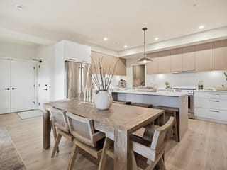 Apartment for sale in Surrey, South Surrey White Rock, 338 2635 King George Boulevard, 263165579 | Realtylink.org