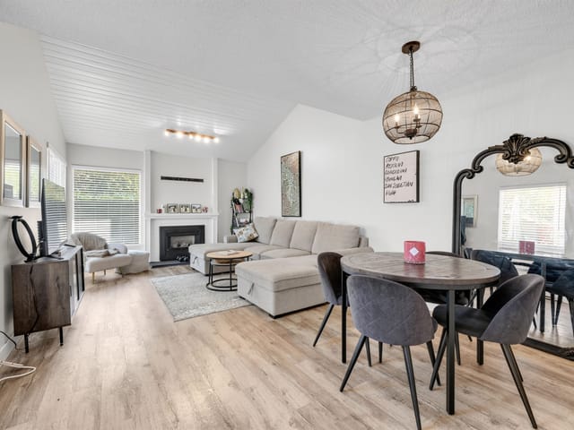 Townhouse for sale in Surrey, Cloverdale, 19211 Fairway Drive, 263166197 | Realtylink.org