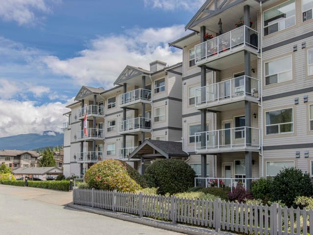 Apartment for sale in Squamish, Squamish, 207 1203 Pemberton Avenue, 263166400 | Realtylink.org