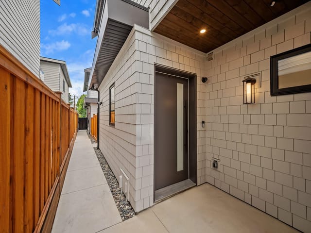 1/2 Duplex for sale in Vancouver, Vancouver East, 2- 2547 E 2nd Avenue, 263167074 | Realtylink.org
