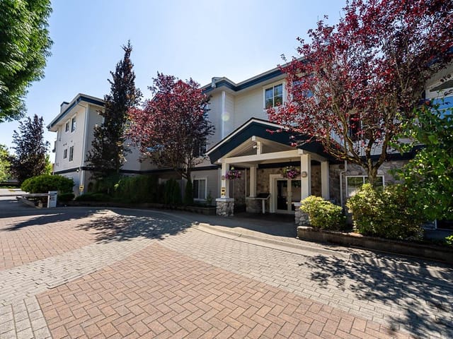 Apartment for sale in Surrey, South Surrey White Rock, 204 15298 20 Avenue, 263167505 | Realtylink.org