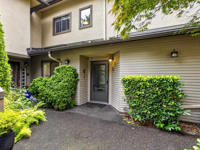 Townhouse for sale in Surrey, South Surrey White Rock, 102 12741 16 Avenue, 263167519 | Realtylink.org