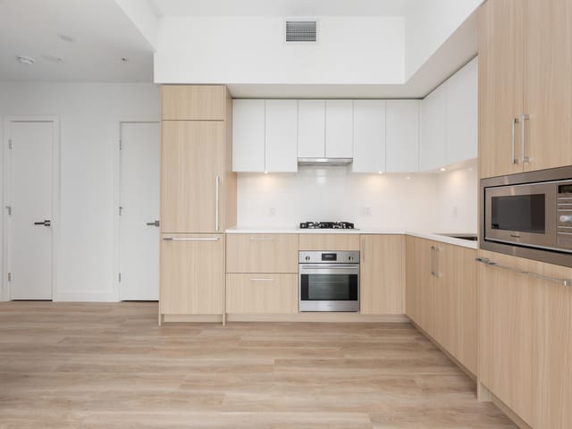 Apartment for sale in Surrey, North Surrey, 301 9675 King George Boulevard, 263167898 | Realtylink.org