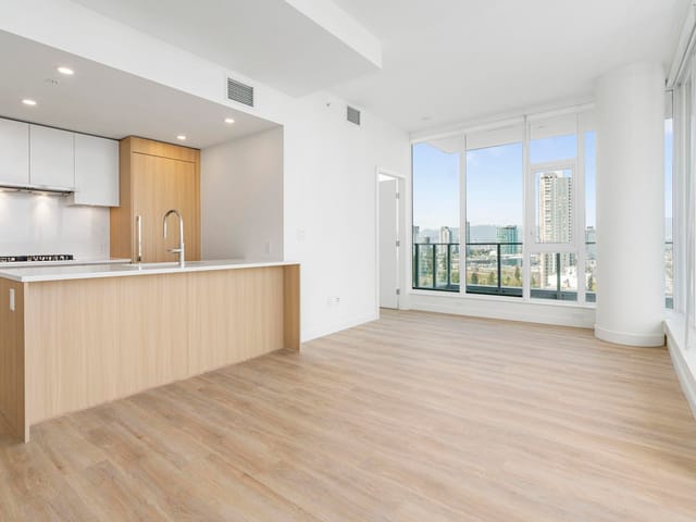 Apartment for rent in Surrey, North Surrey, 2707 9675 King George Boulevard, 263167989 | Realtylink.org