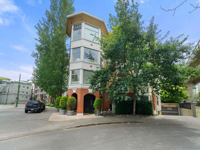 Apartment for sale in Vancouver, Vancouver West, 404 1562 W 5th Avenue, 263168117 | Realtylink.org