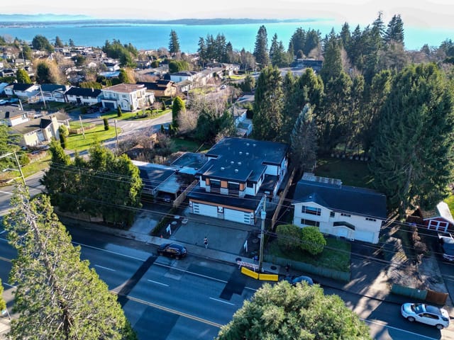 1/2 Duplex for sale in White Rock, South Surrey White Rock, 14206 North Bluff Road, 263168517 | Realtylink.org