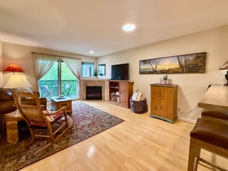 Apartment for sale in Sechelt, Sunshine Coast, 404 5631 Inlet Avenue, 263168545 | Realtylink.org