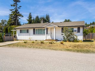 House for sale in Sechelt, Sunshine Coast, 5605 Ocean Avenue, 263168804 | Realtylink.org