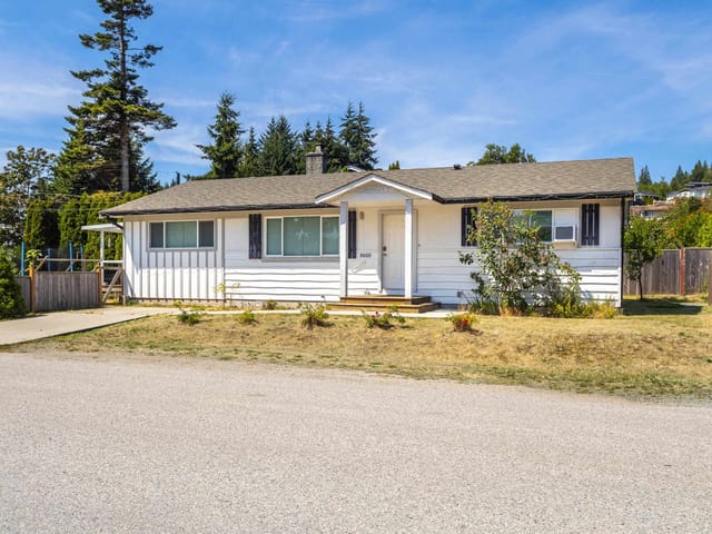 House for sale in Sechelt, Sunshine Coast, 5605 Ocean Avenue, 263168804 | Realtylink.org