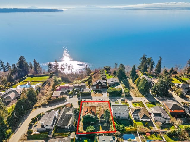 House for sale in Surrey, South Surrey White Rock, 13567 13a Avenue, 263168872 | Realtylink.org