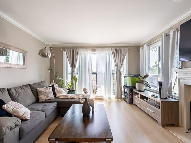 Apartment for sale in Surrey, South Surrey White Rock, 313 1830 E Southmere Crescent, 263169267 | Realtylink.org