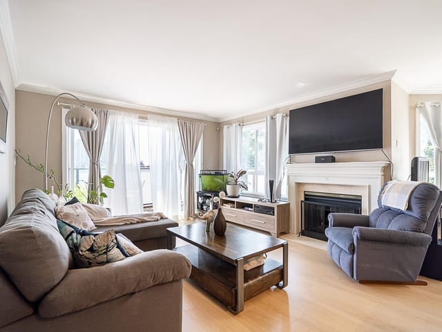Apartment for sale in Surrey, South Surrey White Rock, 313 1830 E Southmere Crescent, 263169267 | Realtylink.org