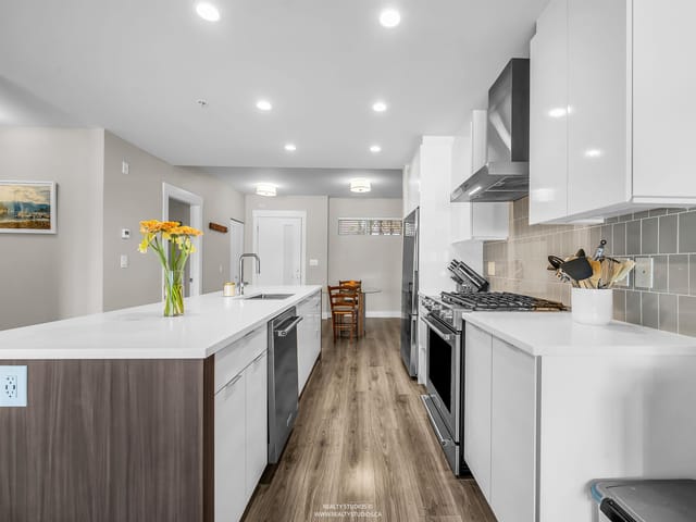 Apartment for sale in North Vancouver, North Vancouver, 401 1496 Charlotte Road, 263169269 | Realtylink.org
