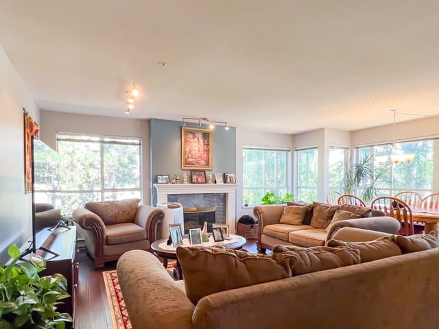 Apartment for sale in Surrey, South Surrey White Rock, 202 15375 17 Avenue, 263169387 | Realtylink.org