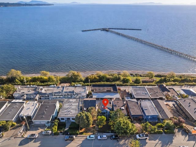 House for sale in White Rock, South Surrey White Rock, 15152 Victoria Avenue, 263169431 | Realtylink.org