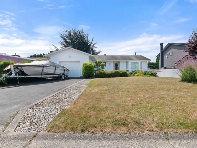 House for sale in Chilliwack, Chilliwack, 45268 Lenora Crescent, 263170178 | Realtylink.org
