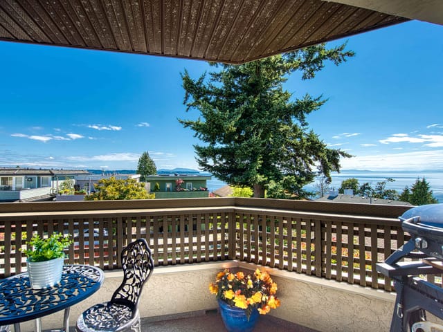 Apartment for sale in White Rock, South Surrey White Rock, 206 15080 Prospect Avenue, 263170812 | Realtylink.org