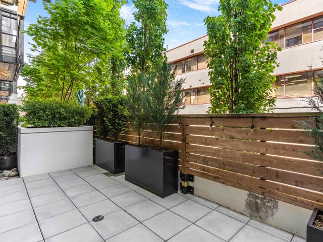 Apartment for sale in Port Moody, Port Moody, 104 3018 St. George Street, 263170891 | Realtylink.org