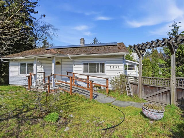 House for sale in Sechelt, Sunshine Coast, 5689 Porpoise Bay Road, 263171896 | Realtylink.org