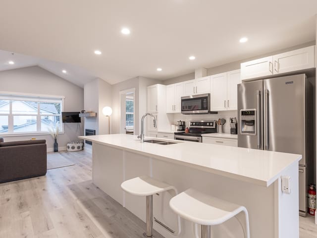 Apartment for sale in Gibsons, Sunshine Coast, 1 950 Woodsworth Road, 263171900 | Realtylink.org
