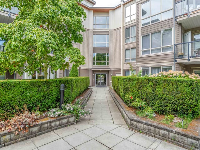 Apartment for sale in Surrey, South Surrey White Rock, 327 15918 26 Avenue, 263172004 | Realtylink.org
