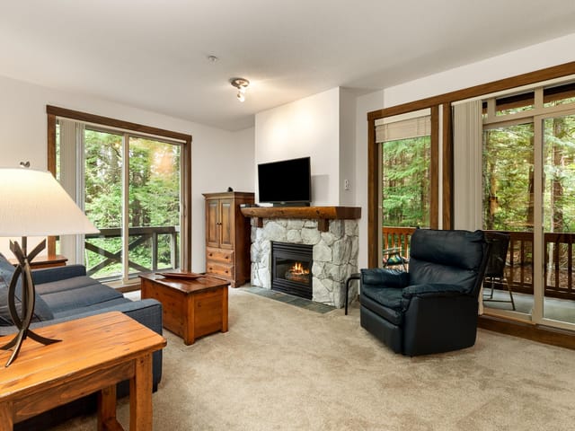 Apartment for sale in Whistler, Whistler, 225 4660 Blackcomb Way, 263172314 | Realtylink.org