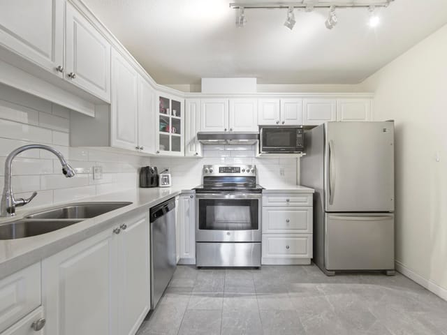 Apartment for sale in Vancouver, Vancouver West, 105 5735 Hampton Place, 263172737 | Realtylink.org
