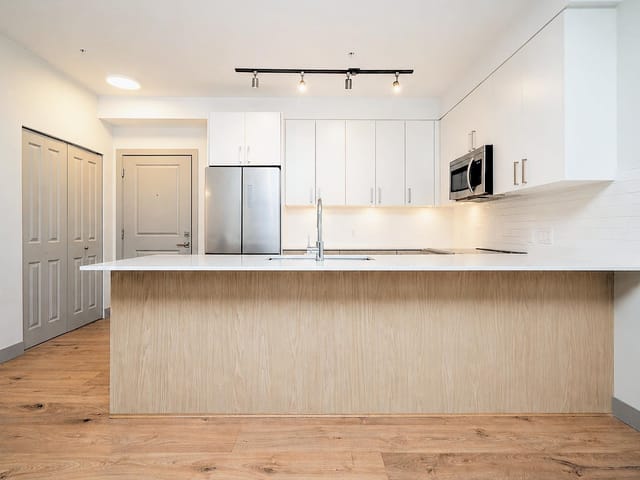 Apartment for sale in Burnaby, Burnaby South, 210 6968 Royal Oak Avenue, 263172975 | Realtylink.org