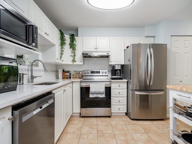 Apartment for sale in Surrey, Surrey, 212 12733 72 Avenue, 263173694 | Realtylink.org