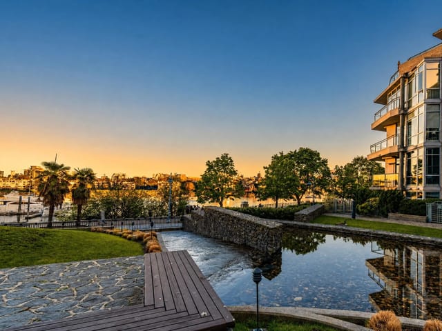 Apartment for sale in Vancouver, Vancouver West, 302 1228 Marinaside Crescent, 263174179 | Realtylink.org