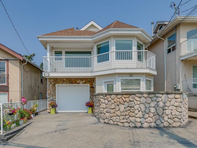 House for sale in White Rock, South Surrey White Rock, 14763 Marine Drive, 263174333 | Realtylink.org