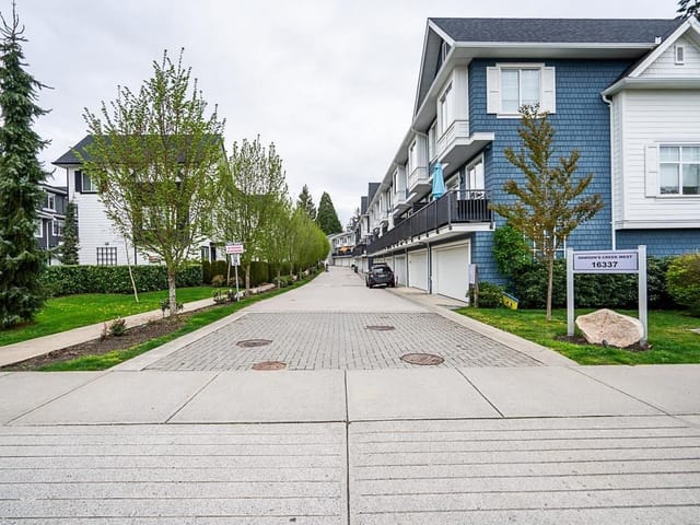 Townhouse for rent in Surrey, South Surrey White Rock, 16337 15 Avenue, 263174335 | Realtylink.org