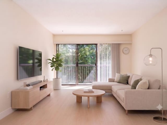 Apartment for sale in White Rock, South Surrey White Rock, 208 15020 North Bluff Road, 263175085 | Realtylink.org