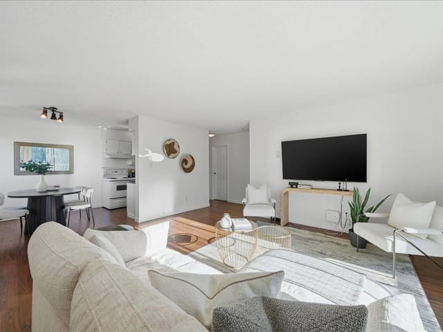 Apartment for sale in Surrey, North Surrey, 314 15238 100 Avenue, 263175090 | Realtylink.org