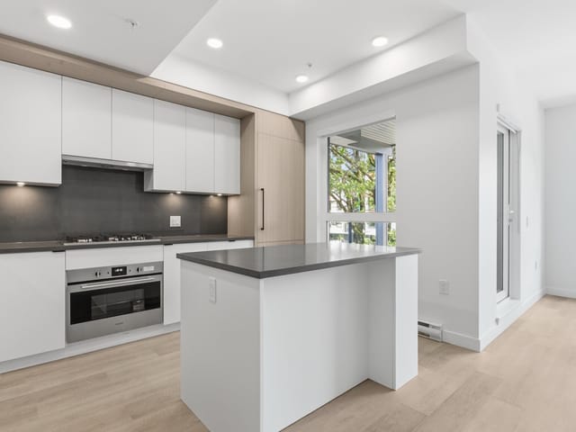 Apartment for sale in Vancouver, Vancouver East, 203 2268 E Broadway, 263175166 | Realtylink.org