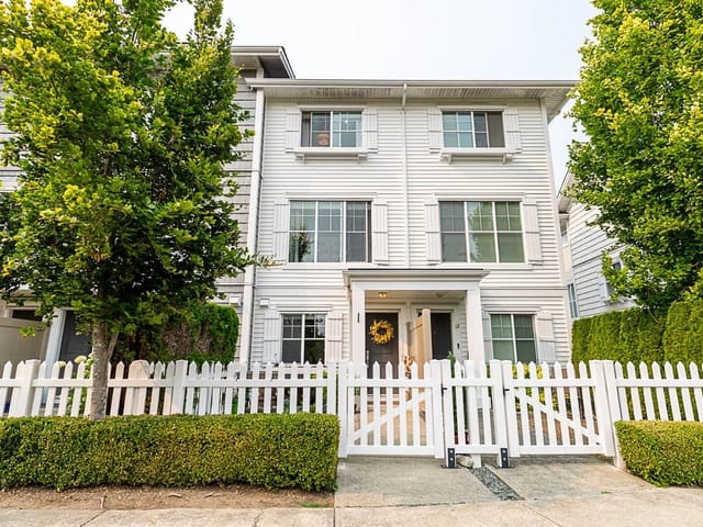 Townhouse for sale in Surrey, South Surrey White Rock, 11 16228 16 Avenue, 263175280 | Realtylink.org