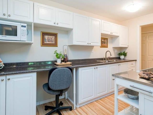Apartment for sale in White Rock, South Surrey White Rock, 102 15020 North Bluff Road, 263175603 | Realtylink.org