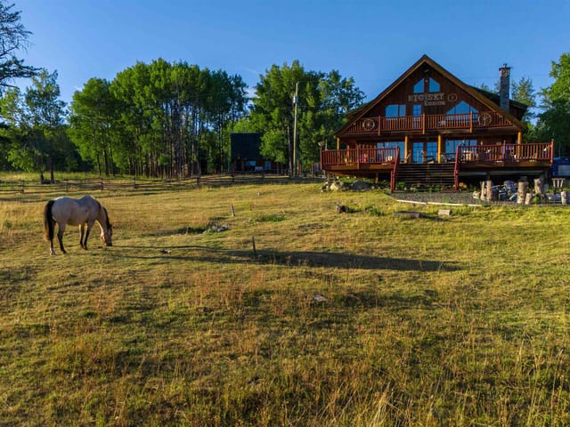 House for sale in Bridge Lake, 100 Mile House, 7915 Machete Lake Road, 263175795 | Realtylink.org