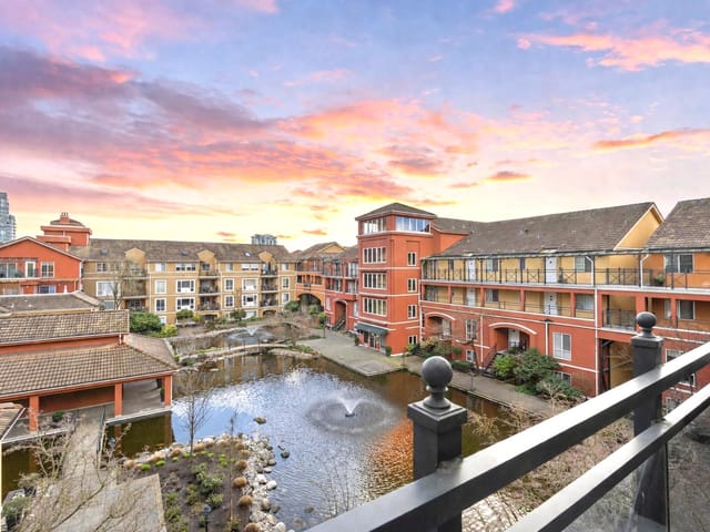 Apartment for sale in New Westminster, New Westminster, 425 3 Rialto Court, 263176122 | Realtylink.org