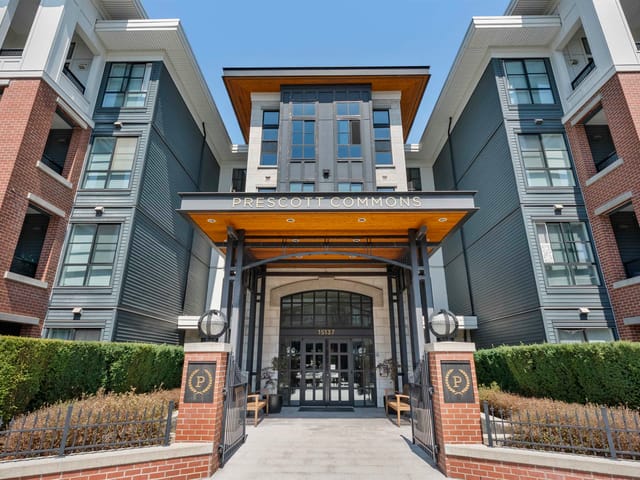 Apartment for sale in Surrey, South Surrey White Rock, 109 15137 33rd Avenue, 263176134 | Realtylink.org