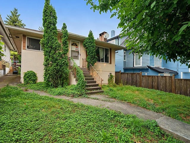House for sale in Burnaby, Burnaby East, 8247 10th Avenue, 263176334 | Realtylink.org