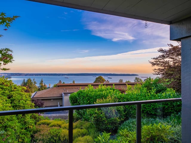 Townhouse for sale in West Vancouver, West Vancouver, 18 2214 Folkstone Way, 263176618 | Realtylink.org