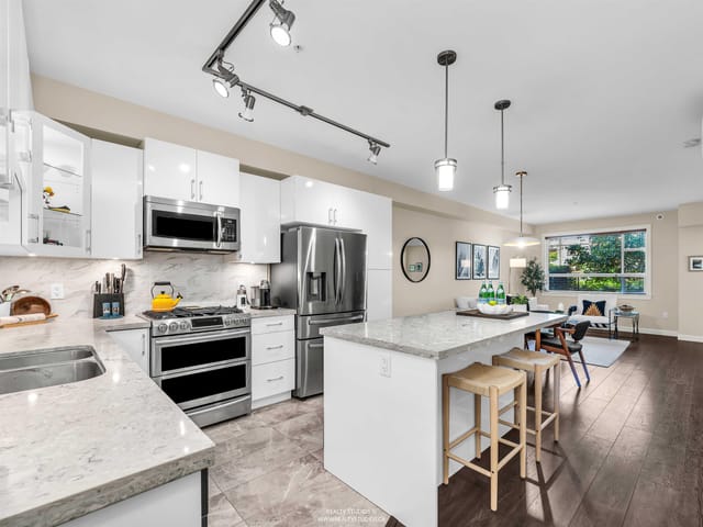 Apartment for sale in White Rock, South Surrey White Rock, 109 14588 McDougall Drive, 263177265 | Realtylink.org