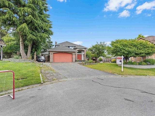 House for sale in Surrey, Surrey, 14247 86 Avenue, 263177600 | Realtylink.org